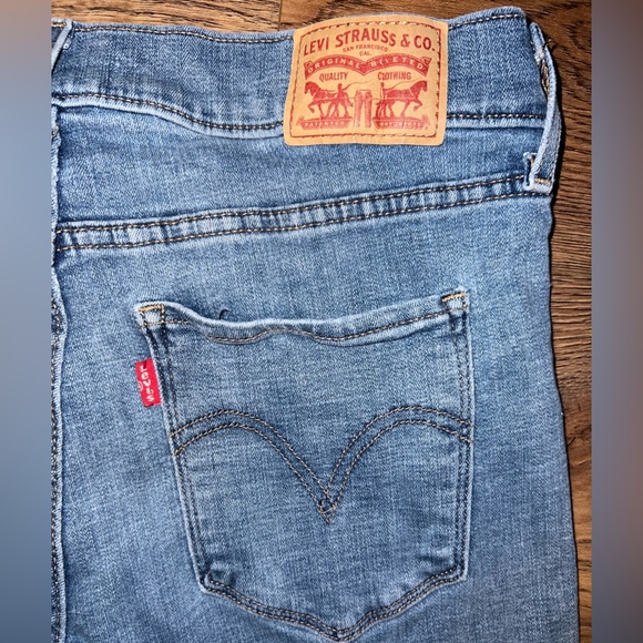 Levi’s Classic Bootcut Light Wash Denim Jean Size 12 32” Inseam - Picture 4 of 5